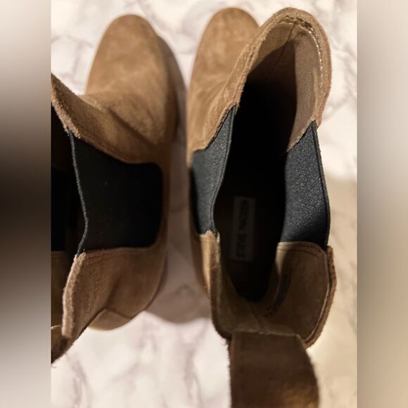 Steve Madden Rhiannon Chelsea Boot - Picture 6 of 10